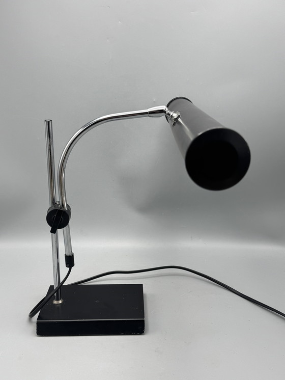 Image 1 of Stijlvolle verstelbare bureaulamp van OMI – Mid-Century functionaliteit met een strakke moderne uitstraling