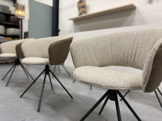 Image 1 of 6 Label van den Berg Lola Draai Chaises de salle à manger cuir tissu