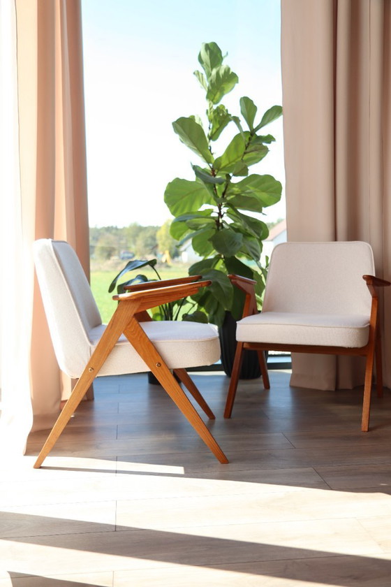 Image 1 of Fauteuil scandinave blanc bouclé, design Chierowsky