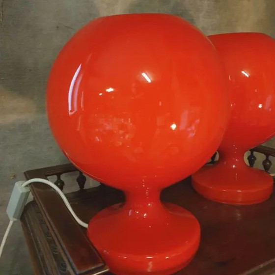 Image 1 of Par de lámparas de mesa de cristal opalino rojo para Jihlava, Checoslovaquia, década de 1960