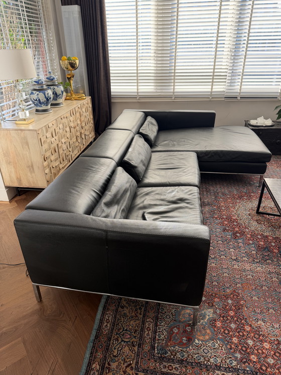 Image 1 of Cierre (Italien) – Bauhaus-Ecksofa in schwarzem Leder mit Chaiselongue rechts und Chromgestell – 270 cm