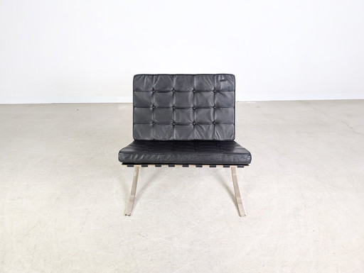 Poltrona Knoll International Barcelona di Mies van der Rohe, pelle nera