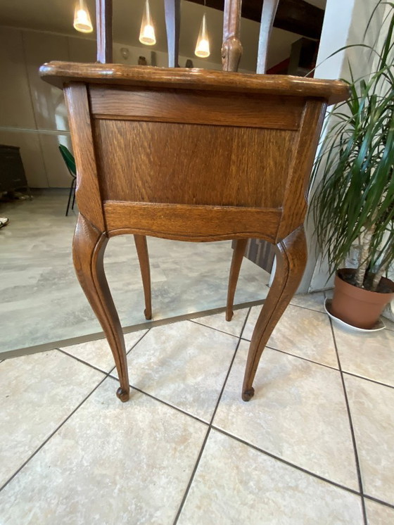 Image 1 of Conjunto de mesa y taburete estilo Luis XV en roble macizo