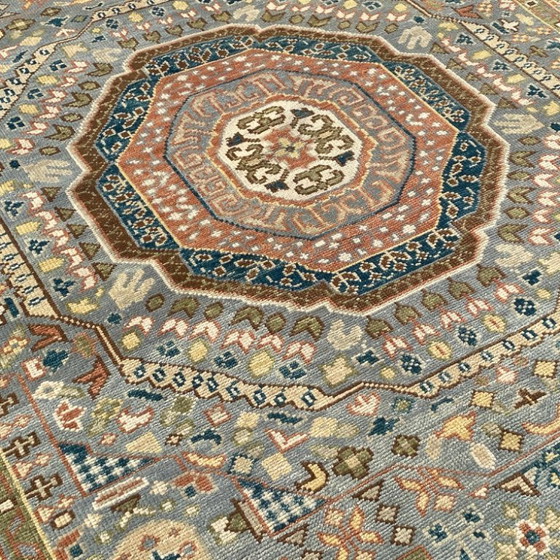 Image 1 of Handgeknoopt wollen vloerkleed van 245x305 cm met geometrisch medaillonpatroon. Handgemaakt tapijt voor de woonkamer.