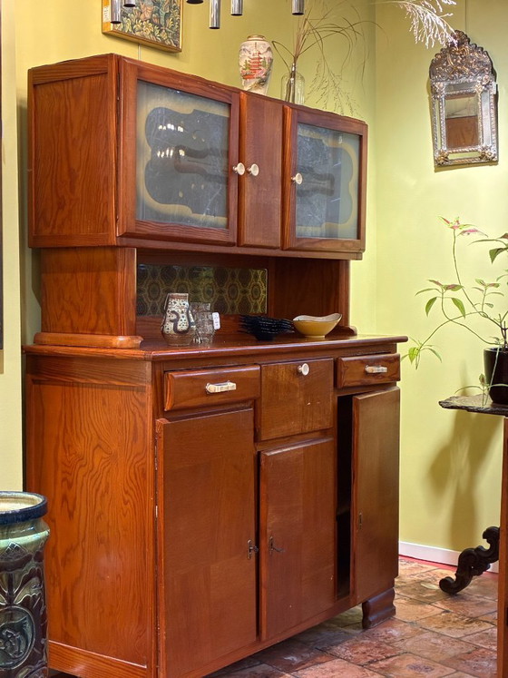 Credenza Doppia Vintage Art Déco / Popolare in Legno Chiaro – Ante in Vetro Inciso e Ampia Capacità (photo 6 of 9)