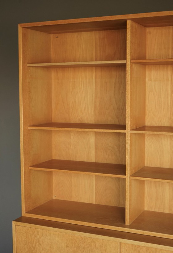 Image 1 of Eikenhouten boekenkast van Børge Mogensen voor Karl Andersson & söner. Zweden, jaren zestig