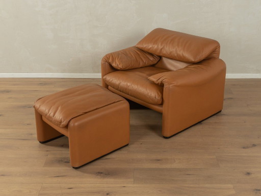 675 MARALUNGA Sillón y otomana, Vico Magistretti, Cassina