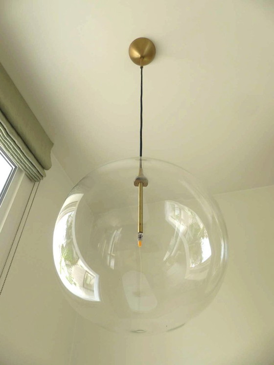 Image 1 of Lampada a sospensione in vetro "Glass Globe 350 Natural Brass" design Schwung