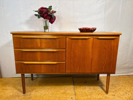 Mid-Century Retro Vintage Teakhouten Dressoir van Sakol uit 1960. Deens design, Brits vakmanschap, tijdloze opbergruimte.