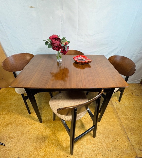 Salles à manger complètes vintage en teck du milieu du siècle | Table extensible & 4 chaises | Années 60 (photo 14 of 14)