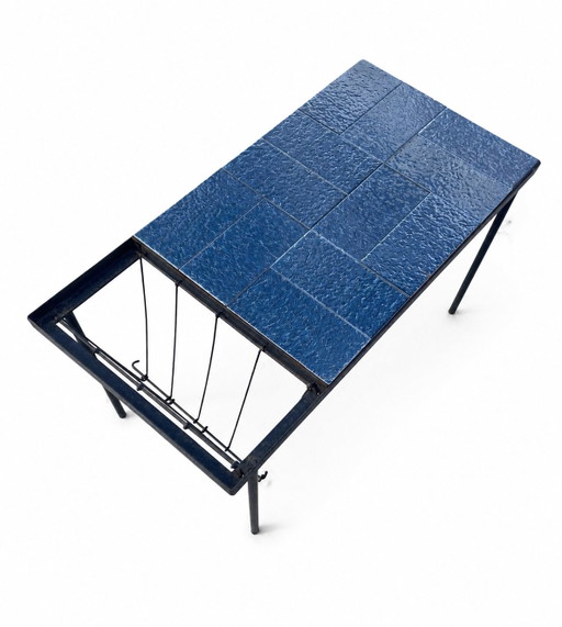 Mesa auxiliar vintage con revistero – cerámica azul – bijzettafels, Ceramic, Metal