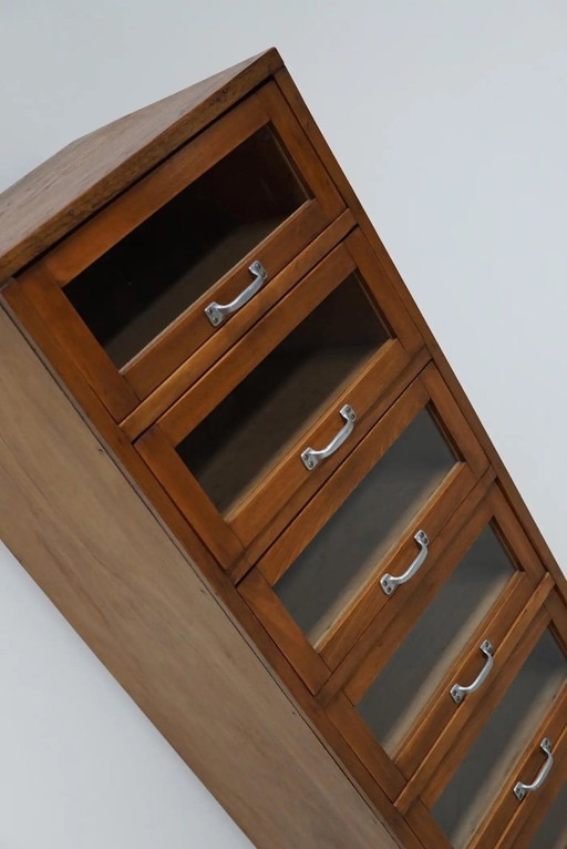 Vintage Duitse beuken- / eiken fourniturenkast / vitrinekast, jaren 1950