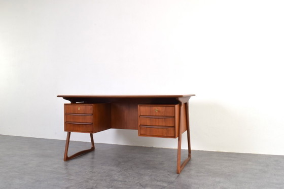 Image 1 of Scrivania esecutiva Mid-Century in teak di Svend Åge Madsen per H.P. Hansen, anni '60