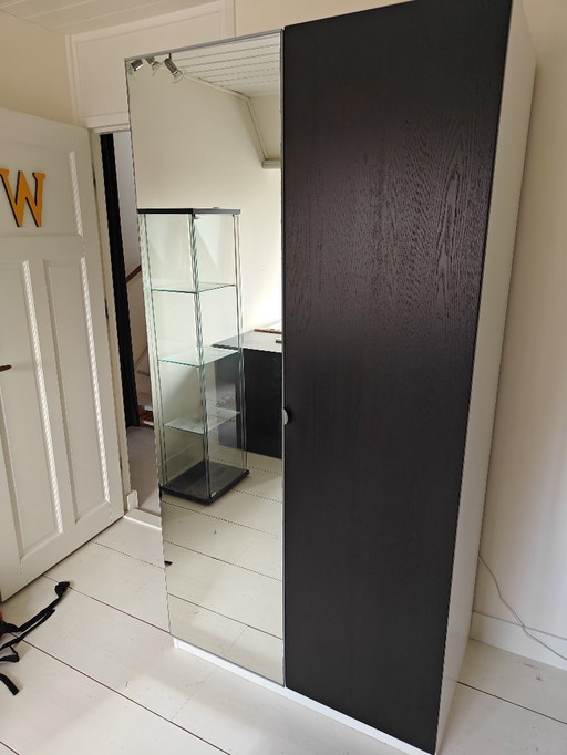 Beautiful IKEA wardrobe with FREE desk