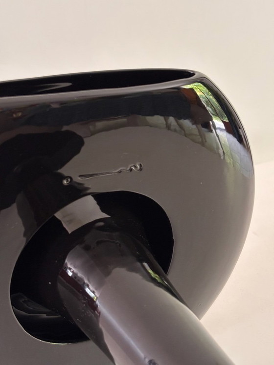 Image 1 of Marc Newson Sci-Fi vaas voor Cor Unum, 1993, zwart geglazuurd keramiek, gesigneerd, zeldzaam