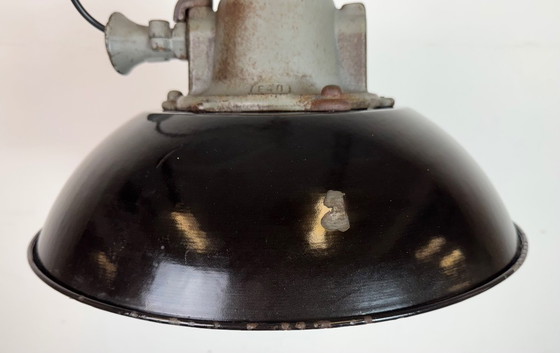 Image 1 of Lampada a sospensione industriale a gabbia in ghisa e smalto nero, anni '60