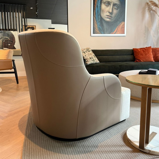 Image 1 of Poltrona Meridiani Liu Kuoio