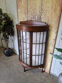 Antieke klassieke vitrinekast, servieskast, whiskeybar, wijnkast, art-deco-stijl afm: 89x35cm en 135cm hoog.
