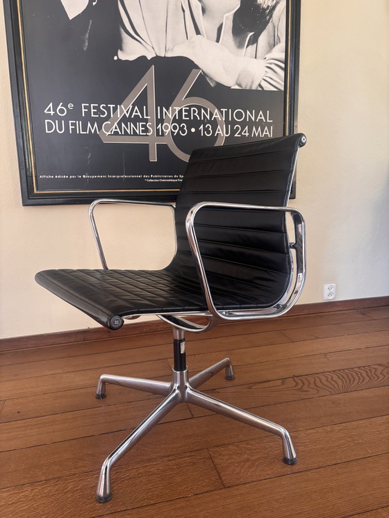 Image 1 of 4 sedie Vitra Eames EA108 in pelle