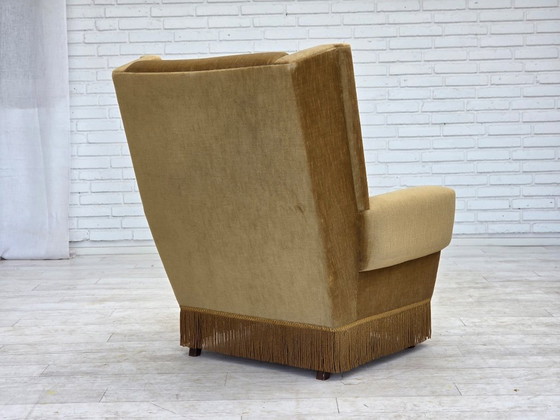 Image 1 of Deense fauteuil met hoge rugleuning uit de jaren 70, bekleed met honinggeel meubelvelours.