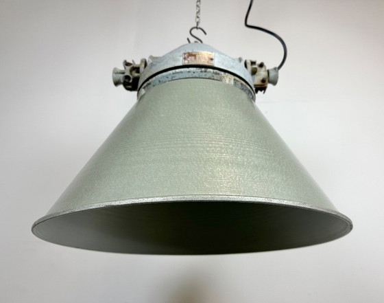 Image 1 of Lámpara industrial a prueba de explosiones con pantalla de aluminio de Elektrosvit, década de 1970