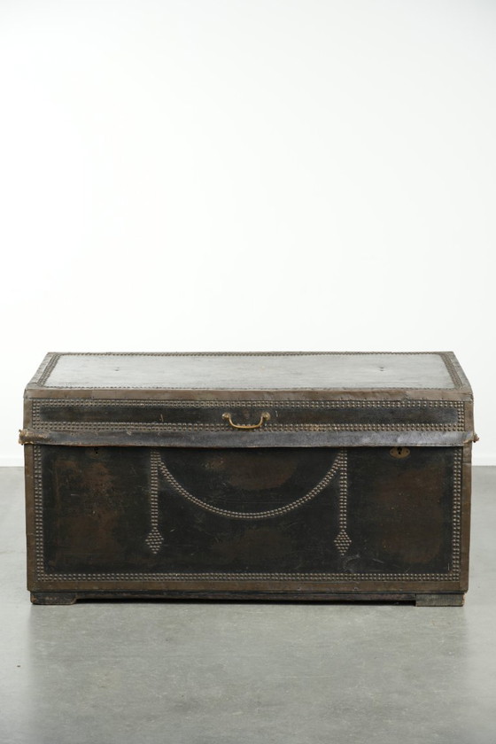 Characterful antique Chinese chest from the 19th century with a beautiful patina, finished with decorative (photo 3 of 14)