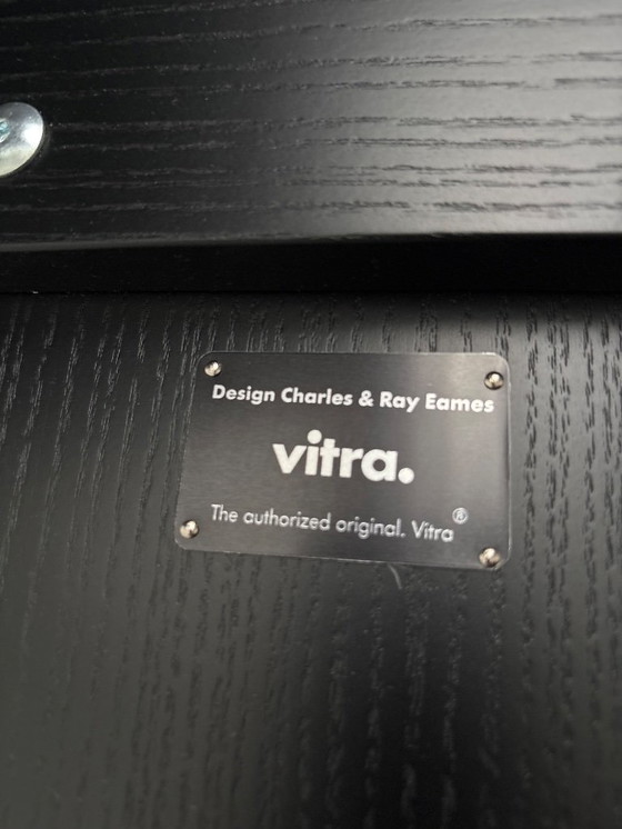 Image 1 of Vitra LCW Calf's Skin pelliccia nera/bianca