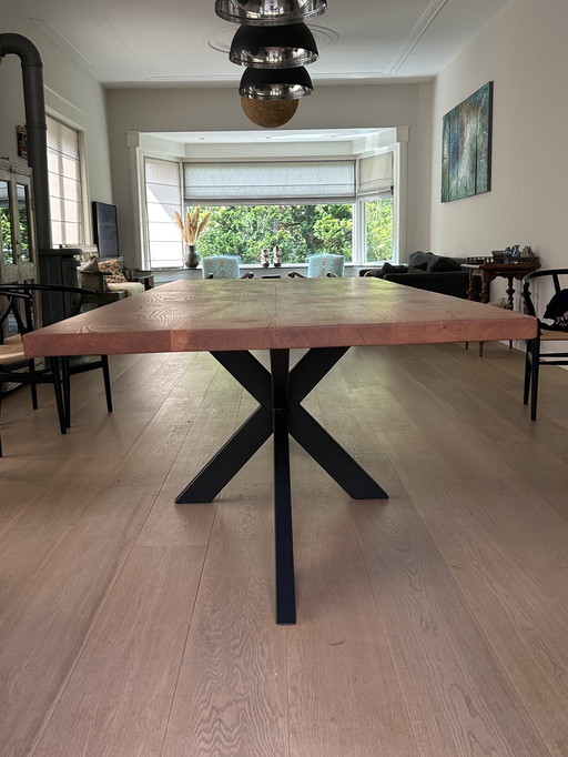 Grande table à manger