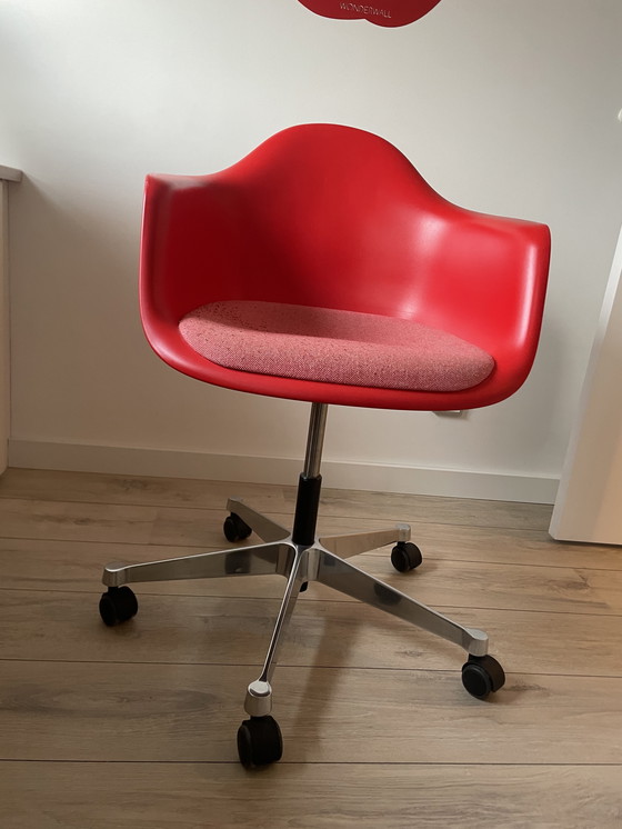 Image 1 of Vitra Eames PACC bureaustoel