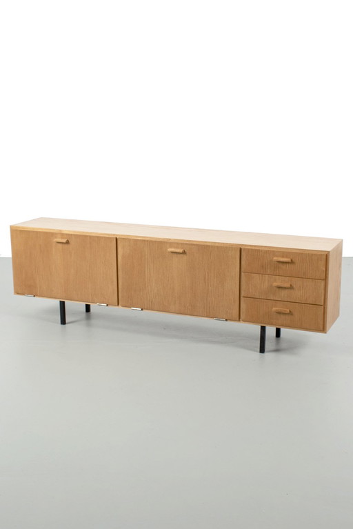 Extra klein dressoir/lowboard