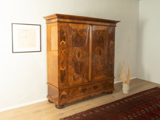 Armoire baroque en noyer, vers 1760