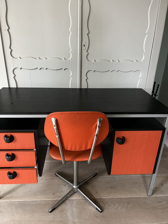 Image 1 of Escritorio con silla años 60 naranja retro