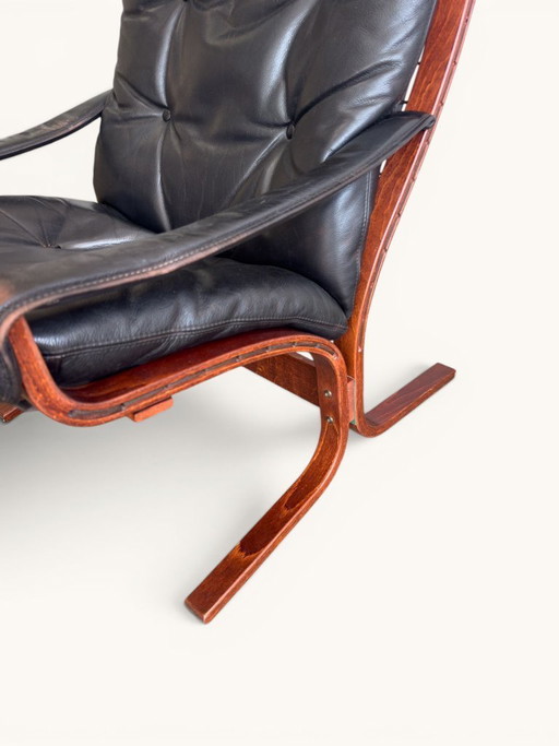 Fauteuil vintage Ingmar Relling pour Westnofa "Siesta" avec repose-pieds – Leather, Wood (photo 2 of 9)