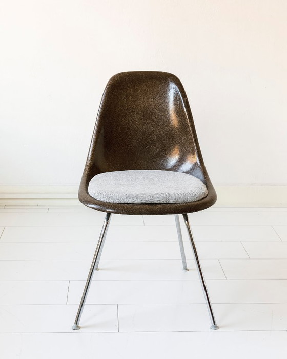 Image 1 of Eames fiberglass shell with H-base base