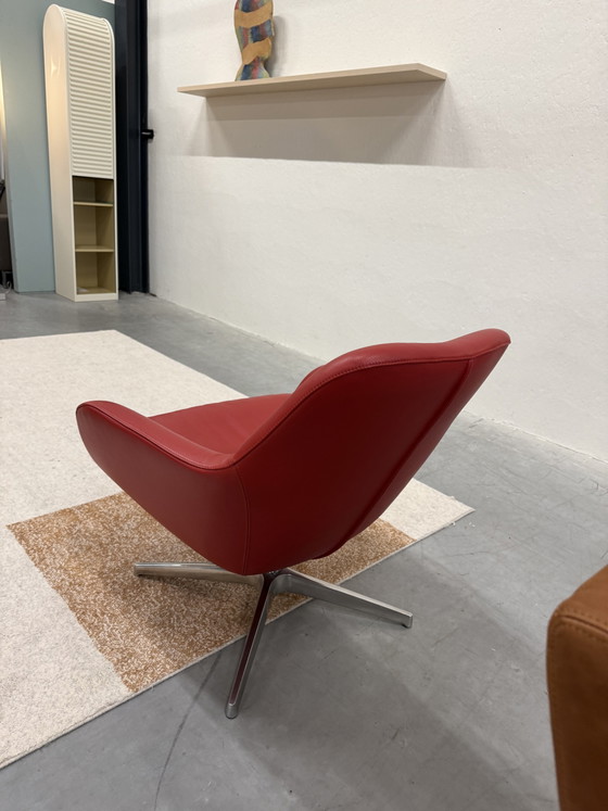 Image 1 of Sillón giratorio Leolux Pode Sparkle de piel roja