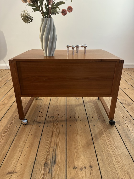 Image 1 of Table d'appoint/commode en teck du Danemark