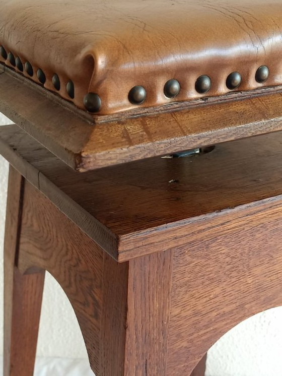 Image 1 of Antica sedia da pianoforte regolabile. Scuola di Amsterdam