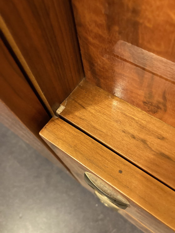 Image 1 of Außergewöhnlicher 5-türiger Kleiderschrank in Nussbaum-Hochglanzfurnier