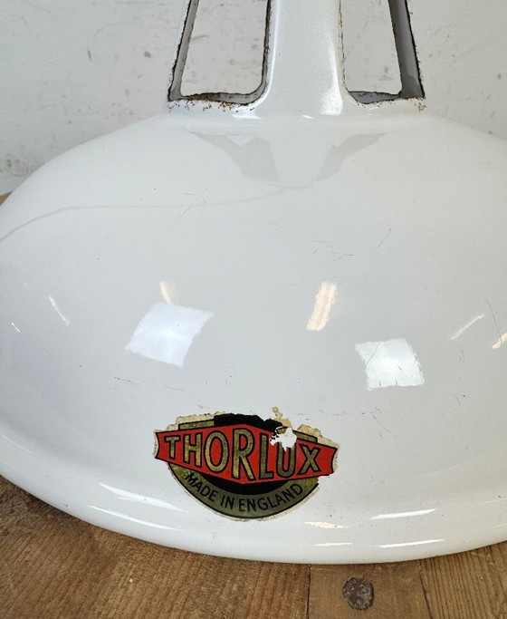 Image 1 of Industriële witte geëmailleerde fabriekshanglamp van Thorlux, jaren 60