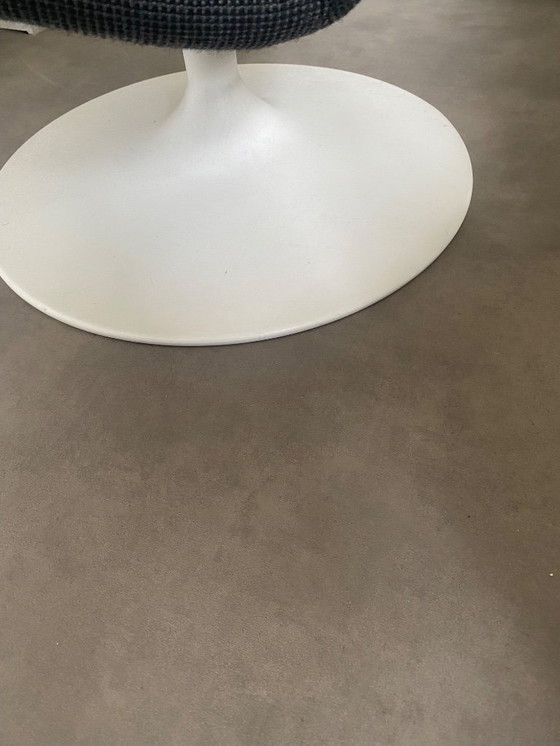 Image 1 of Artifort F142