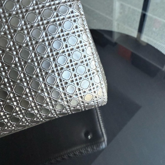 Image 1 of DIOR LADY MEDIUM - MICRO-CANNAGE METALLIC GOUDEN BESLAG