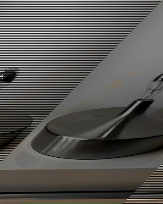 Image 1 of Applique moderniste disque style Charlotte Perriand – OVNI space age argenté - Diamètre 35cm