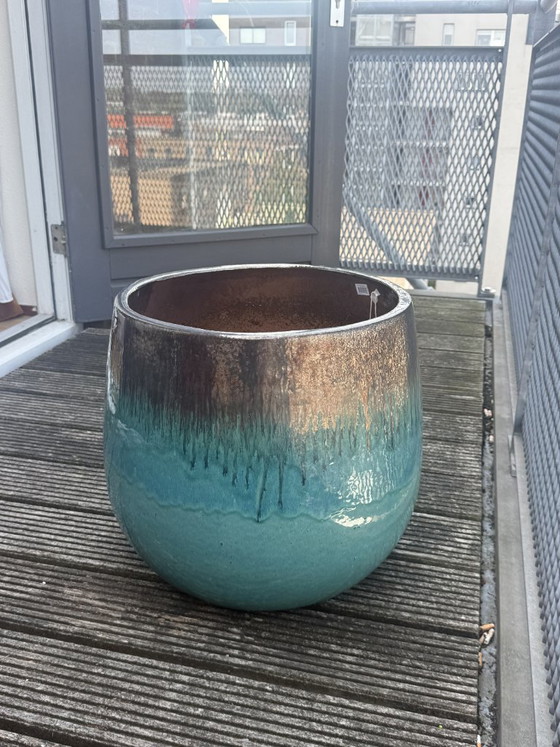 Image 1 of Grand pot de fleurs à glaçure bleue