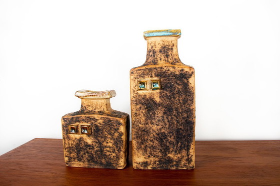 Image 1 of Paar Zweedse aardewerk vazen in Brutalistische stijl met geëmailleerde halzen door Curt Magnus-Addin 1960.