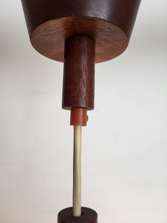 Image 1 of Lampada a sospensione vintage in vetro opalino, stile scandinavo, teak, anni '60