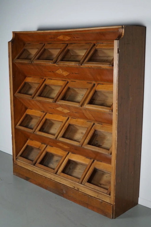 Antiguo mueble de mercería holandés de gran tamaño, fabricado en madera de haya, década de 1920/1930