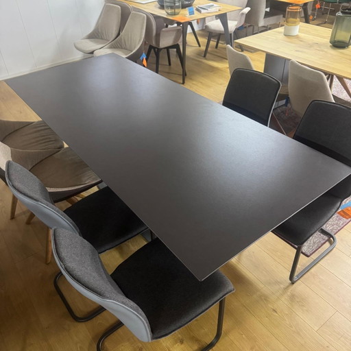 Oxxi – Bert Plantagie, eettafels