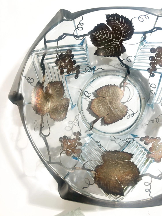 Centro de mesa de cristal Art Nouveau de la década de 1920 con decoraciones de metal plateado. (photo 3 of 10)