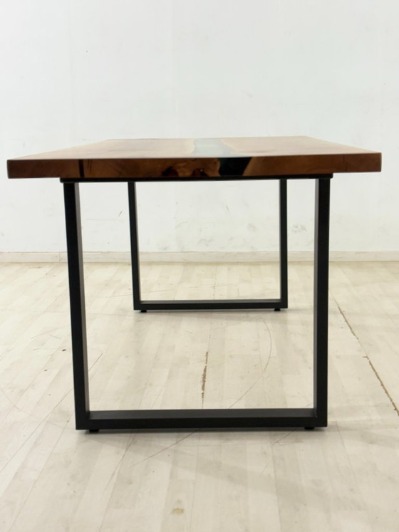 Image 1 of Eettafel van epoxyhars / eettafel / vergadertafel, massief walnoothout / 180 cm breed