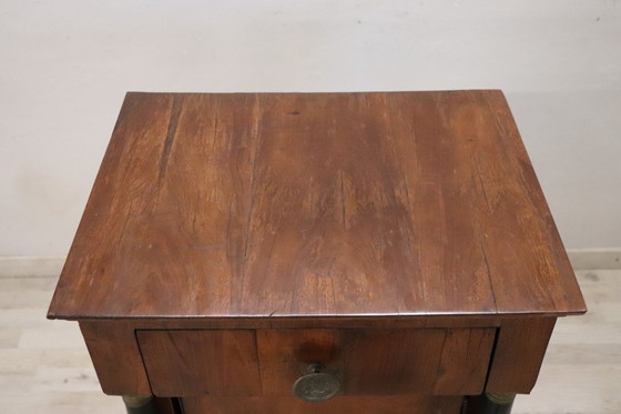 Image 1 of Antico comodino in noce, Italia, inizio XIX secolo